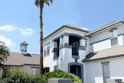 Maison, escapade parfaite en couple ou vacances en famille. Cour fermée privée