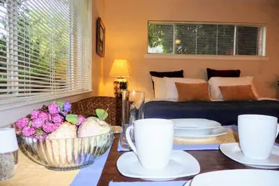 Image de Uptown Dallas - Bright Studio 1a, WiFi, parking, près des restaurants et magasins et coffre-fort