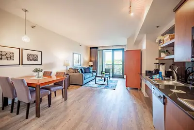 Image de Suite 1br 1ba avec vue sur le lac et accès! ! !