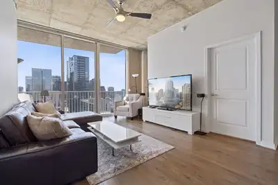 Image de Downtown Luxury Hi-rise 2 Br / 2Bth, 2 espaces de garage, salle de sport, piscine chauffée, Tvhd 70 \"