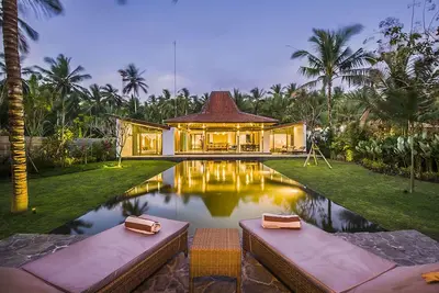 Image de Villas en bord de mer avec piscine à débordement privée