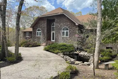 Image de Pristine Maison postmoderne Ă East Hampton