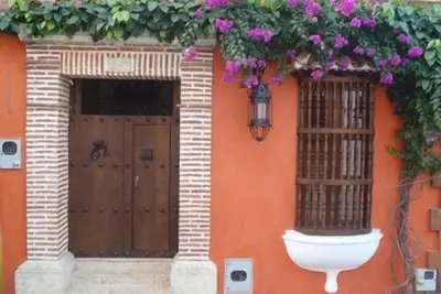 Image de Joyau colonial exquis dans la vieille ville fortifiée