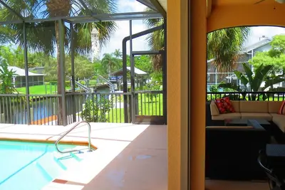 Image de Nouveau! Maison Sf sur canal - Piscine privée filtrée près des plages et du golf à Bonita Springs