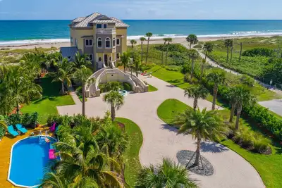 Image de Ocean-to-River Estate On. Le. Plage! <100 $ \/ nuit @ chambre (piscine + ascenseur! )