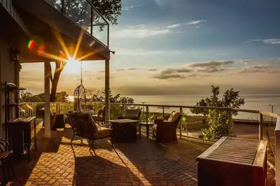 Image de Vues spectaculaires, bain Ă remous, foyer, cuisine somptueuse Ă la villa en bord de mer dunetop!