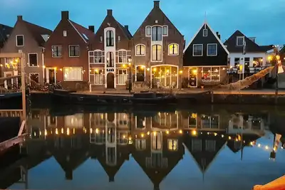 Image de Louez le Buoy néerlandais, magnifique maison de canal du 17ème siècle, à 8 km d'Amsterdam.