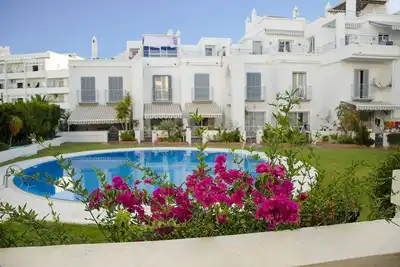 Image de Grande Maison Dans La Zone Du Parador Avec Piscine Et Vue Sur La Mer À PROXIMITÉ De Burriana Et De La Ville