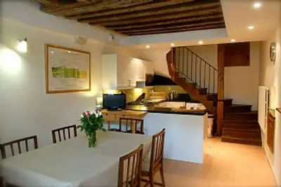 Image de Superbe maison de ville du 18e siècle. Centre historique de Beaune. Dans l'enceinte de la ville