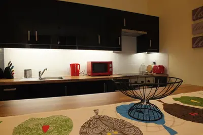 Image de Bel appartement spacieux de 3 chambres Ă l'est de la rue Prince