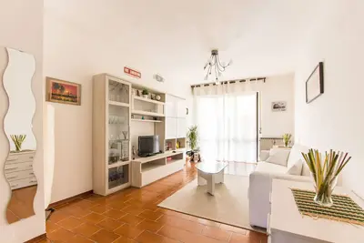 Image de Appartement neuf au rez-de-chaussée avec grand jardin et parking privé