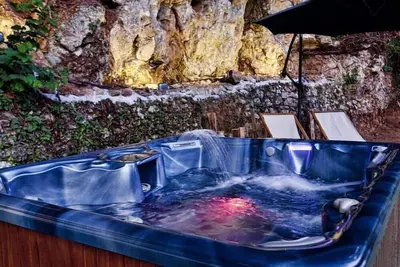 Image de Rustique RAFFINÉ Avec Un Chic De Pays De GOÛT IMMERGÉ Dans Une Oasis De Paix