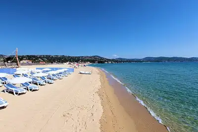 Image de Appart. Rdj près Belle plage, Jardin privé, Calme, Parking, Clim. , Fibre, SmartTV