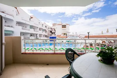 Image de Grand duplex clair de 2 chambres, 2 sdb- surplombant la piscine
