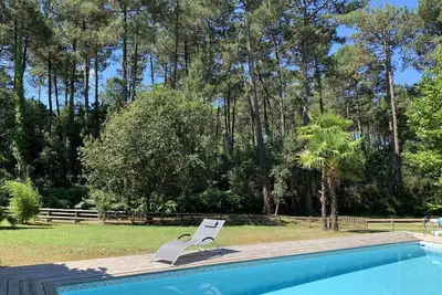 Image de Villa Piscine Chauffee, Sud, Jardin Clos Lisiere De Foret Au Calme