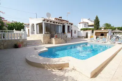 Image de Villa de 4 chambres, jusqu'à 10 personnes, piscine privée et barbecue à proximité des plages et de Calpe