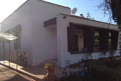 Image de Villa avec 3 chambres et grand jardin à quelques mètres de la mer.