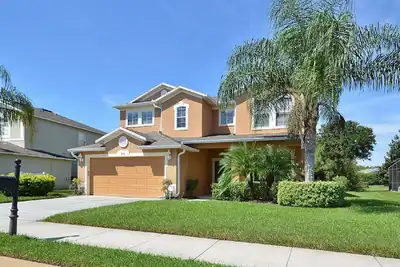 Image de Executive 5 Bed 4 Bath Villa - Sud face à la piscine & Spa à seulement 15 minutes de Disney