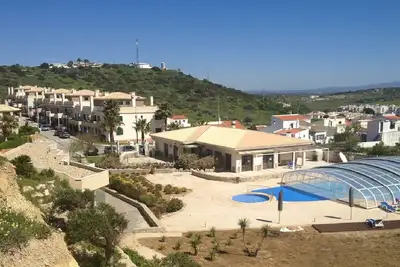 Image de Luxury 2 Bed / 2 Bath Appartement, A / C, Wifi Gratuit, Piscine, 5 Minutes de la Plage