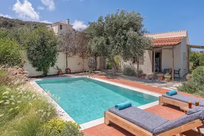Image de Cottage Yiannis avec piscine, dans lieu pittoresque, Ouest de la Crête