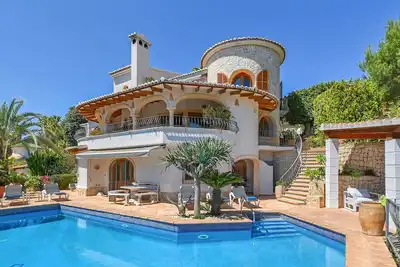 Image de Fantastique villa avec vue sur la mer. Grande piscine chauffée, sauna + jacuzzi