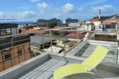 Image de Dernier étage dans le centre de Funchal près de Farmers Market Parking privé Wifi gratuit