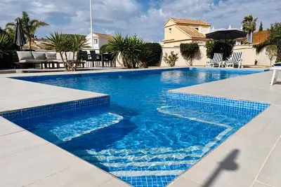 Image de Superbe villa moderne, Tv britannique, Wifi, climatisation, piscine privée et parcours de golf