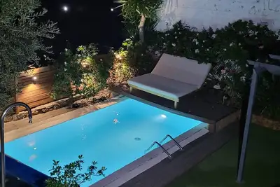 Image de Valeur ajoutée \"tranquillité\" -Piscine chauffée-A \/ C- 🅿-wifi-plage 25 min.