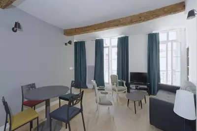 Image de L'Ecusson, appart de charme, climatisé, parking gratuit