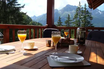 Image de Le chalet Clémentine propose un ski de luxe à Oz en Oisans, dans la région de l'Alpe d'Huez.