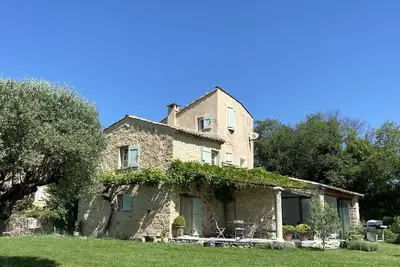 Image de Dans un très vaste paysage provençal vous entendrez le silence et les cigales