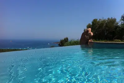 Image de Villa avec vue imprenable sur la baie et plage de Pinarello