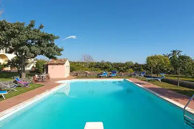 Image de Villa exclusive avec piscine et jacuzzi, belle vue sur la mer et l'Etna près de Catane \/ Taormina