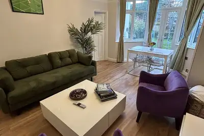 Image de Studio en Rez-de-jardin Attrayant à Wimbledon, Londres, Proche du Métro, Wifi