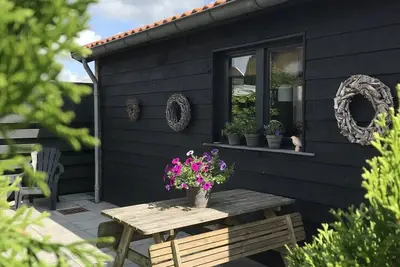 Image de Beau chalet en bois dans un endroit calme près de la belle nature.