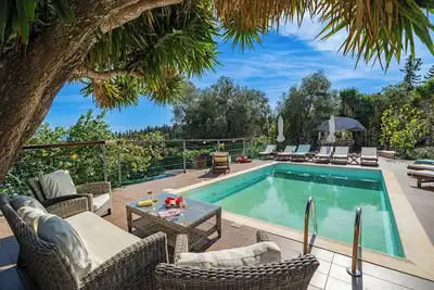 Image de Villa vénitienne unique avec superbe piscine privée et vue sur la mer nr Fiskardo