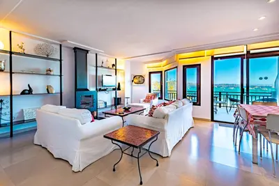 Image de Appartement moderne avec 3 chambres et 3 salles de bain avec vue imprenable sur la mer et Wifi gratuit