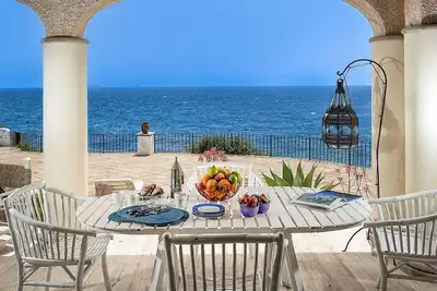 Image de Villa en bord de mer avec terrasse panoramique