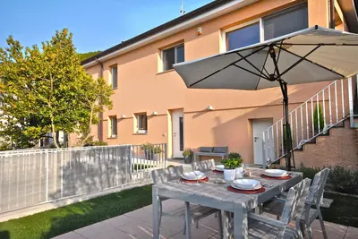 Image de Trieste (Barcola) - Appartement dans une villa avec jardin privé, à 300 mètres de la mer