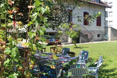 Image de Belle villa savoyarde typique avec grand jardin Ă 4 minutes Ă pieds du lac
