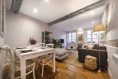 Appartement récemment rénové de 65 m2 dans Casco Historique (Ess00130)