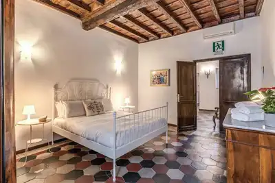 Image de Appartement élégant et central Campo de « Fiori avec wifi