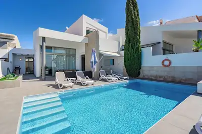 Image de Villa Caterina, vue océan, piscine privée chauffée, idéale pour golfers
