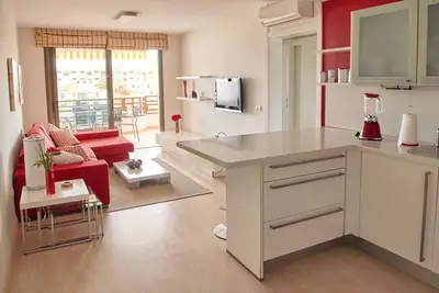 Image de Appartement à côté de la plage avec piscine, climatisation et Wifi gratuit