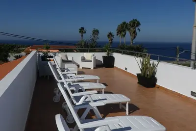 Image de Villa de luxe unique dans une plantation de bananes exotiques. Piscine chauffée