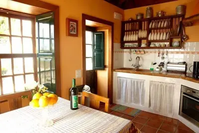 Image de Offre mai et juin Cottage avec piscine privée, vue mer et montagne