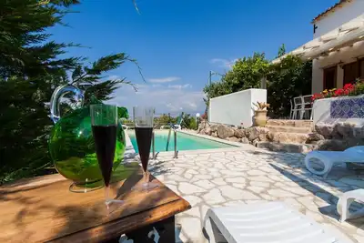 Image de Villa Antico Pozzo: piscine, spa, sauna, vue mer, à 15 minutes de Scopello