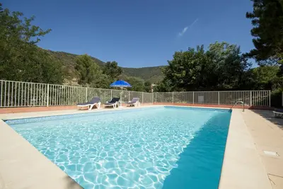 Image de Belle villa, vue magnifique et piscine, grand parking, * réduction d'été *