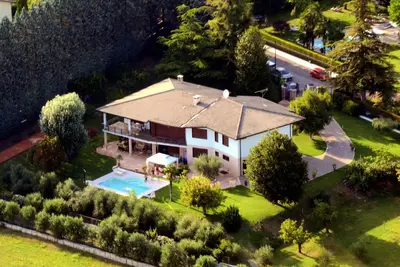 Image de Appartement Dans Villa Avec Piscine Et Court De Tennis ENTOURÉ De Verdure