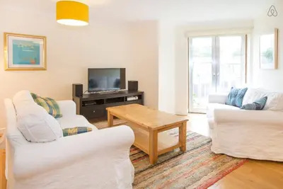 Image de Appartement lumineux et moderne à Oxford avec parking - à quelques minutes des bars et des restaurants
